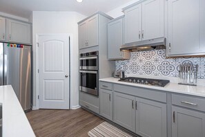 Welcome to my fully loaded, brand new kitchen! Featuring stainless steel appliances, a double oven, gas cooktop, sleek cabinets, range hood, toaster, and a spacious walk-in pantry. It's a chef's delight and perfect for gourmet cooking adventures.