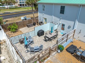 Large private patio w/tons of seating, shade and grill