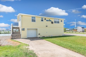 Front of home facing street