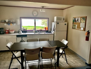 Kitchen/dining table