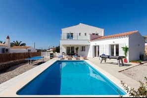 Please note that the table tennis and pool table are no longer at the villa 