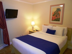 Bedroom w/ King size bed