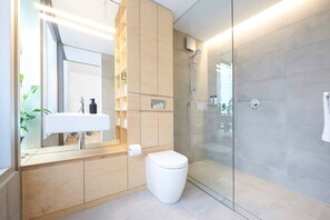 Spacious bathroom with shower