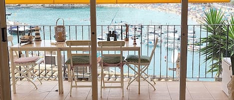 salón comedor unido con la terraza con magníficas vistas