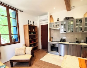 La Maison Verte Sète Impressionnisme salon cuisine chambre clim ventilo wifi