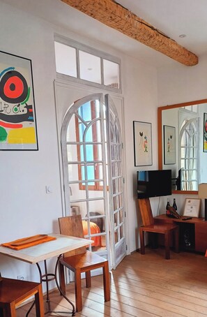 La Maison Verte Sète Impressionnisme salon cuisine chambre clim ventilo wifi