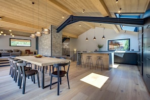 Grande table à manger pour 10 personnes