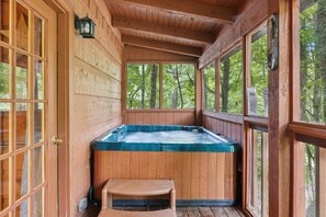 Hot tub 
