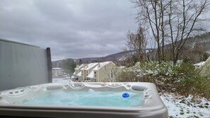 8' hot tub with unobstructed views of the ski hills