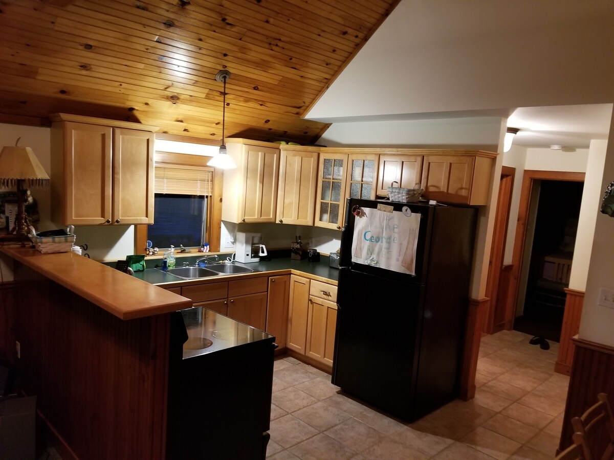 Private Lakefront Cabin