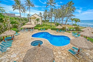 Beautiful Ocean Front Pool & Jacuzzi