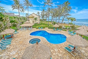 Beautiful Ocean Front Pool & Jacuzzi