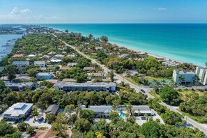 Gecko House on Manasota Key perfectly between the beach and the bay.