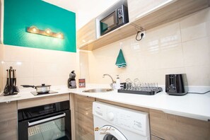CUISINE ENTIÈREMENT ÉQUIPÉE pour se sentir comme chez soi