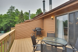 Deck | 2,500 Sq Ft | Gas Grill | Outdoor Seating Areas