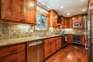 upper level-kitchen-imgl0494