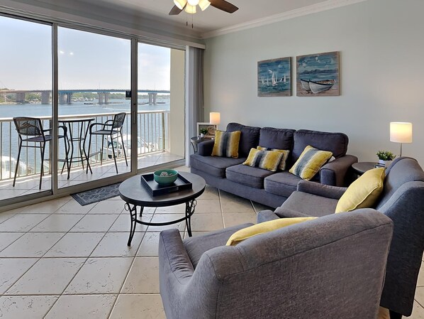 Welcome to Palm Court Yacht Club #308