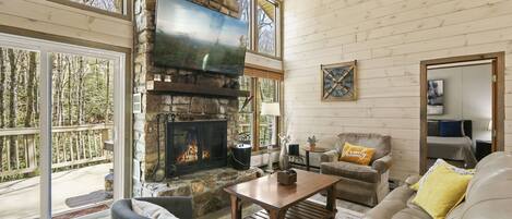 Relax in the living room, fireplace, TV, and stunning mountain views. Every moment is a serene escape.