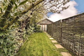 The Bothy, Ringstead: Fully enclosed garden