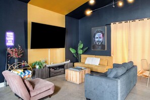 Smart TV with high speed Wifi connection