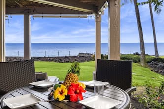 Keauhou Kona Surf & Racquet 2101: Oceanfront Condo Near Kahalu'u Snorkel Beach