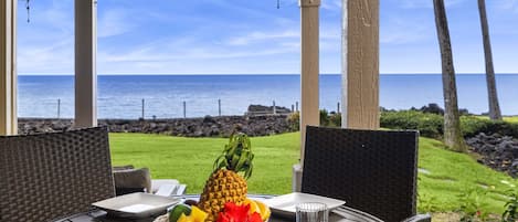 Welcome to Keauhou Kona Surf & Racquet 2101! A fully renovated 2-bedroom, 2-bathroom ground floor condominium unit features a wrap-around lanai, fantastic ocean views, and a multitude of amenities.