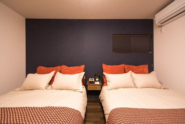 Bedroom 1 double bed x 2