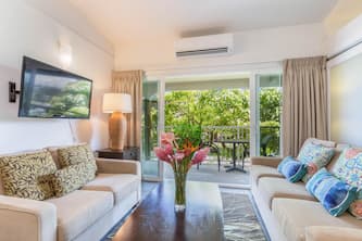 Kauai Kailani - Steps to Beach Oceanfront Pool - Fully Renovated 2 Bdm Condo