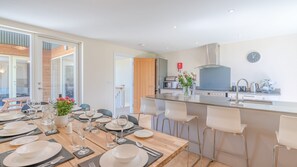 Kitchen-Dining Room, Hill View Rise, Bolthole Retreats