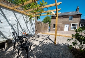 Southgate Coach House, Dorchester: The private outside terrace