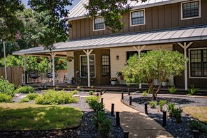 entry way to the front of the house