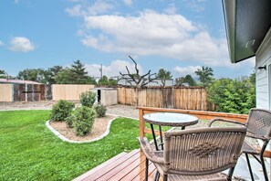 Backyard | Deck w/ Seating