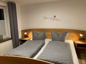 Ferienwohnung Burgblick, 40qm, 1 Schlafzimmer, max. 3 Personen-Ferienwohnungen Otto, Wohnung Burgblick Schlafzimmer