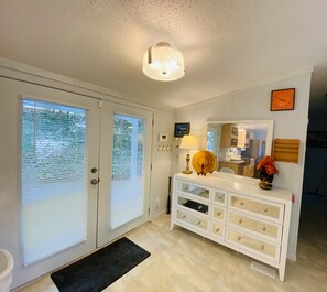 foyer area with mirror dresser with additional kitchen utensils 