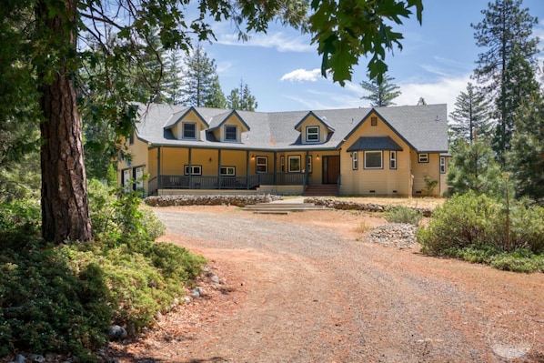 large family vacation rental in Mariposa