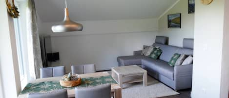 Ferienwohnung Wiesenglück (43qm) Balkon, 1 Schlafz., 1WohnKüche, max. 4 Pers.-Wohnzimmer