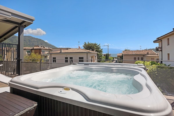 Bain à remous extérieur