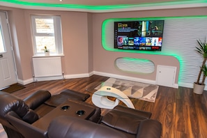 Living Room / Lounge