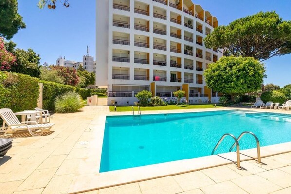 Main photo with pool