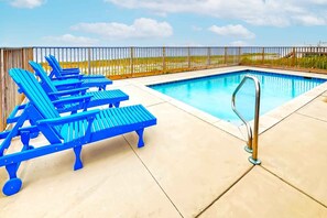 Surf-or-Sound-Realty-962-Blown-Away-Soundside-Pool-2