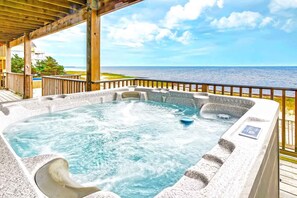 Surf-or-Sound-Realty-962-Blown-Away-Soundside-Hot-Tub
