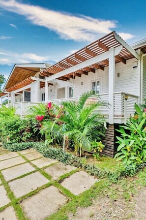 Private and Neighbors are great our villa side is on the right when you go up