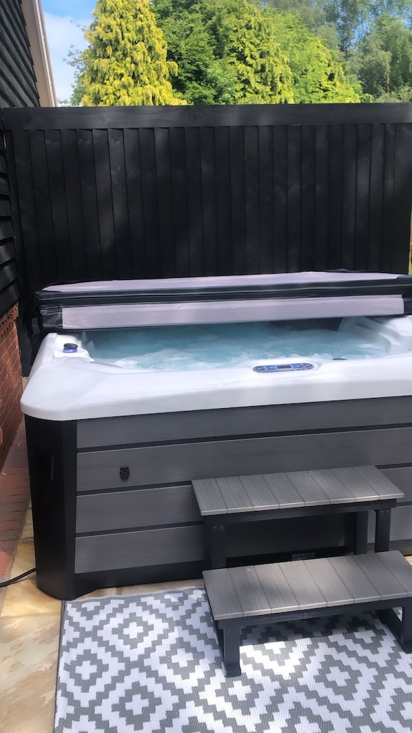Bain à remous extérieur