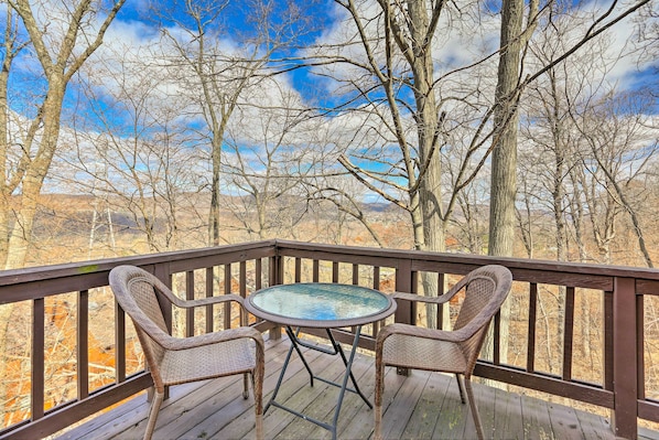 Vernon Vacation Rental | 2BR | 1BA | 1,300 Sq Ft | 2-Story Condo