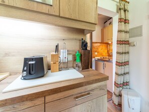 Eigentum, Cabinetry, Gebäude, Countertop, Küchengerät, Holz, Küche, Interior Design, Schublade, Fussboden