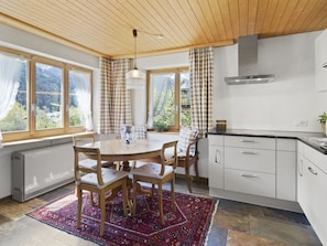 Cabinetry, Möbel, Countertop, Fenster, Holz, Schublade, Interior Design, Küche, Tabelle, Holzbeize