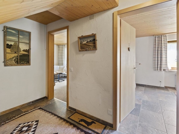 Holz, Gebäude, Tür, Fussboden, Interior Design, Flooring, Halle, Grundeigentum
