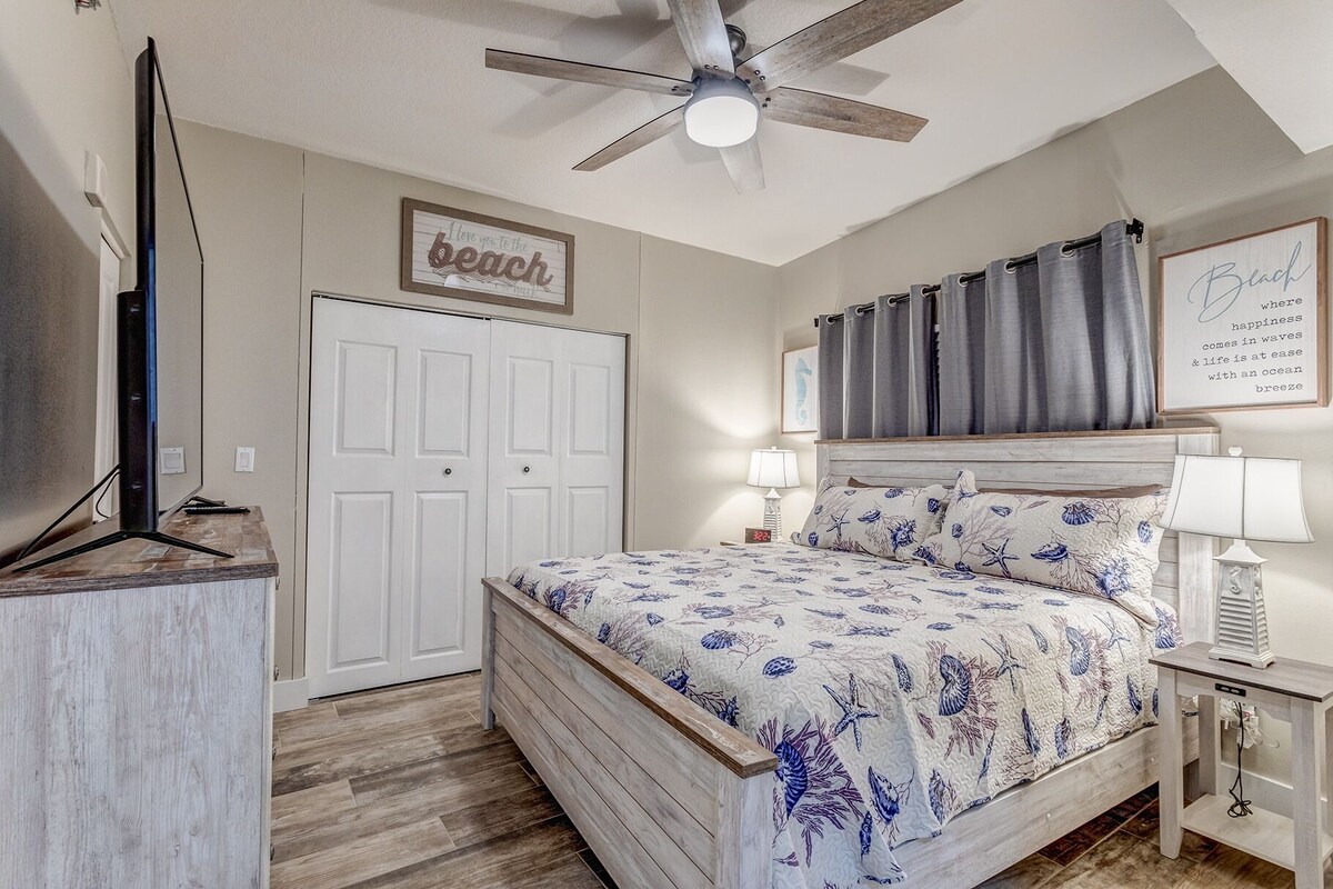 2 Bedroom in Shores of Panama ~Amazing Remodeled Premier Luxury Beach Front Unit! Reserved Parking