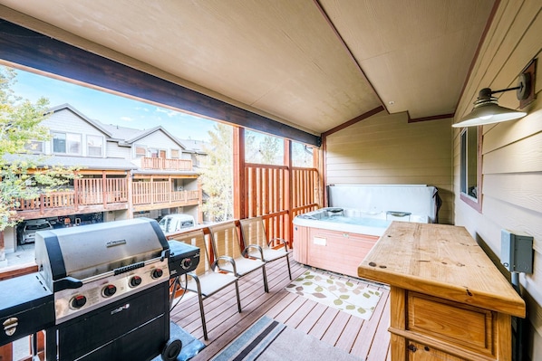 The home has a private deck with a private hot tub and gas grill. As our guest you'll also have access to the Bear Hollow Pool & Hot Tub