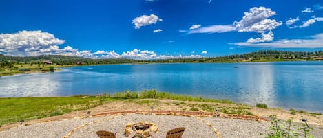 Outdoor seats to enjoy the wonderful view of Lake Hatcher